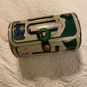 Round license plate clutch